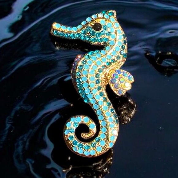 Jewelry - 🥳HP🥳 Dazzling Seahorse Brooch in Shades of Blues. Absolutely Stunning! NWT